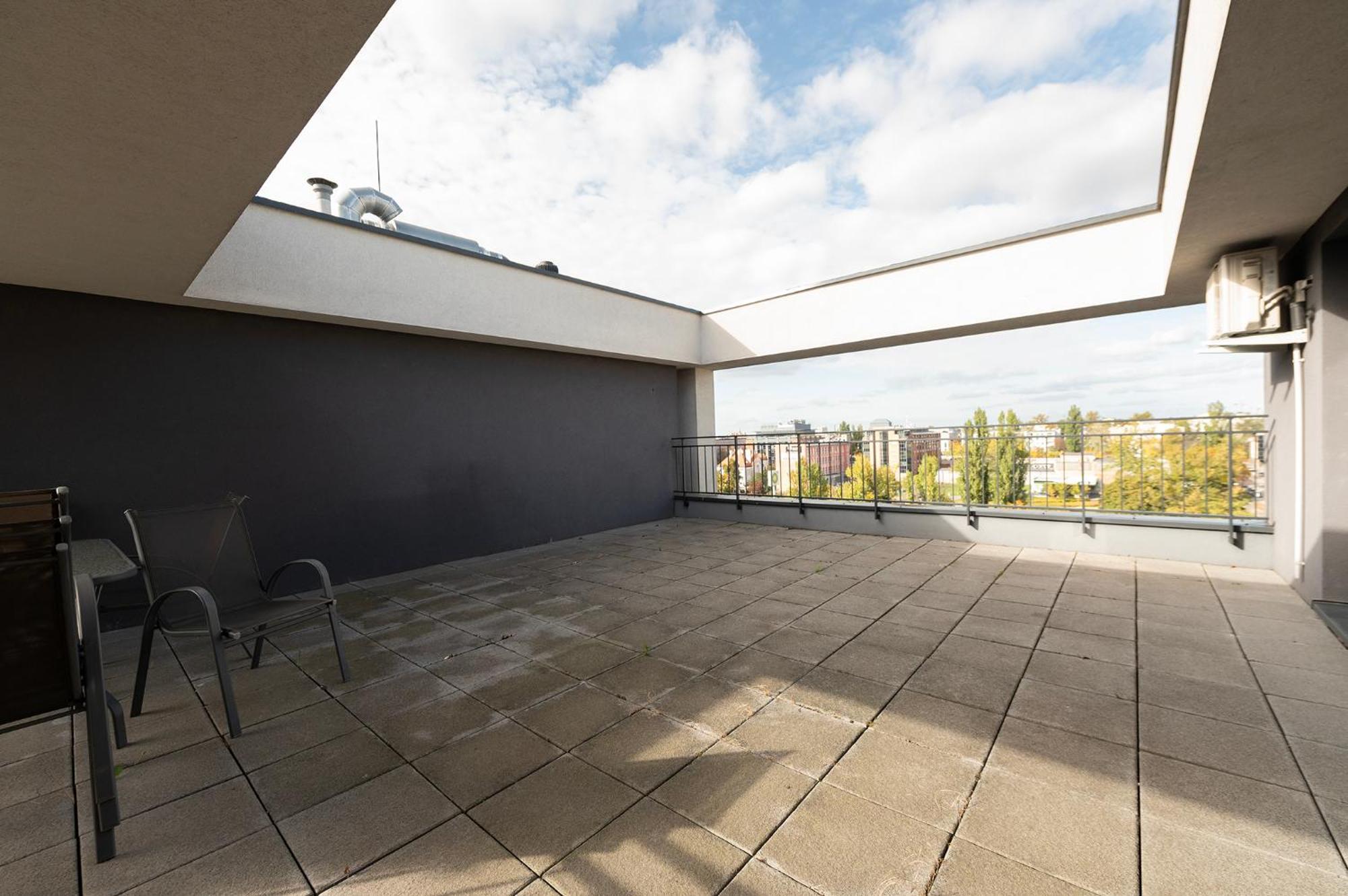 Highest Penthouse In Lodz- Ii Floors With View &free Parking Apartment